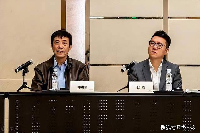 传出巨星高仓健去世的消息后，引起日本民众和影迷们极大悲伤，各界人士纷纷发表谈话悼念高仓健。