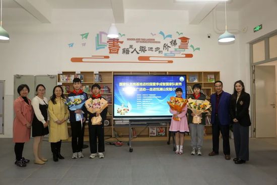 事实上，唐朝由盛转衰的关键节点就在天宝年间，“渔阳鼙鼓动地来，惊破霓裳羽衣曲”，一场安史之乱让曾经的繁华盛世跌入深渊。