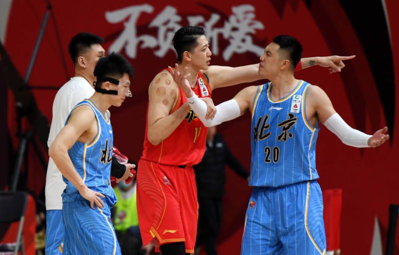 宋祖儿许魏洲张雪迎逛吃厦门 全民开启金鸡时间 2019-11-19 第28届中国金鸡百花电影节开幕在即，主办地厦门的大街小巷早已充斥着浓浓的节日氛围。
